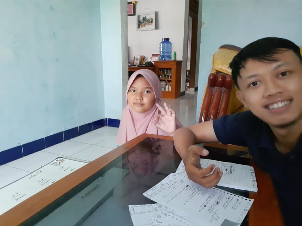 Mr. Dream mengajar les privat bahasa Inggris anak SD di rumah siswa di Majalengka